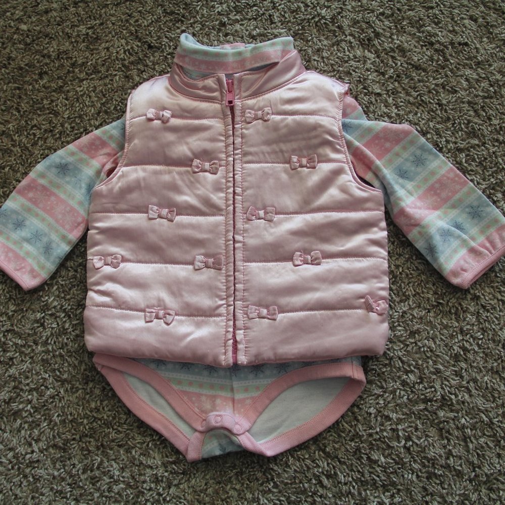 Gymboree 2 Piece 12-24 month Snowflake L/S Turtleneck Onesie w/ Pink Vest - Used